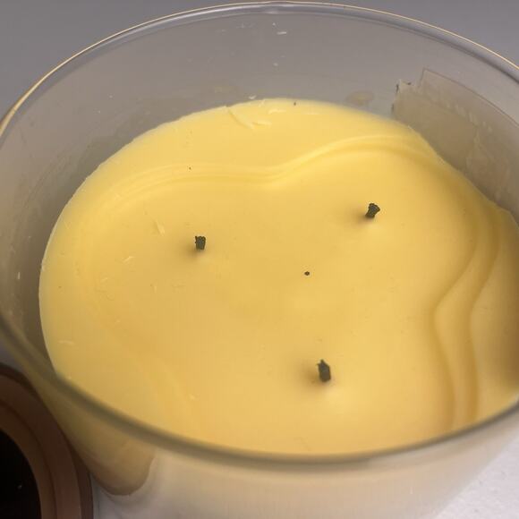 Bath And Body Works Italy Tuscan Lemon Tart 3-Wick Candle Glitter Lid 90% Full - Picture 6 of 8